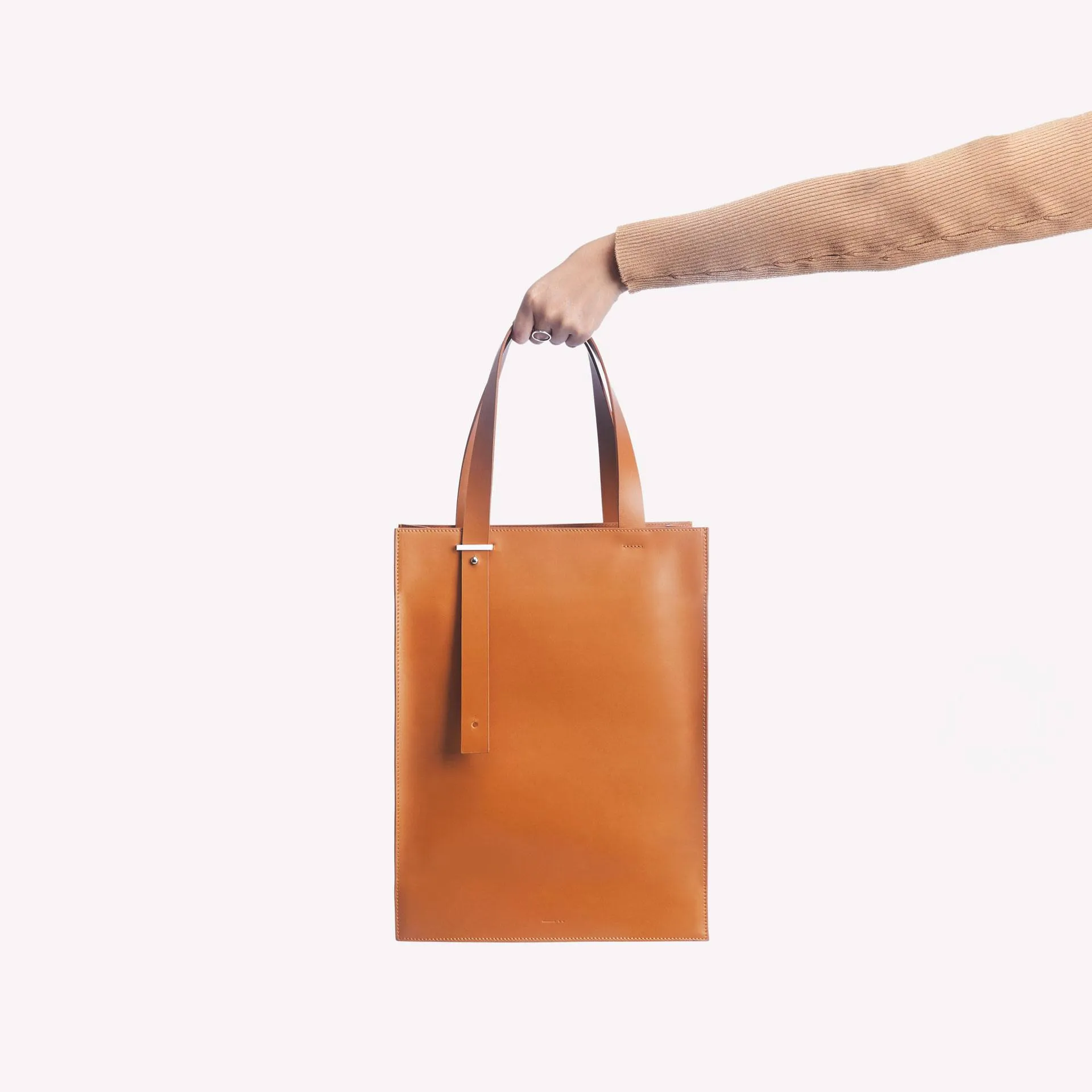 DA04 Tote M - Brown