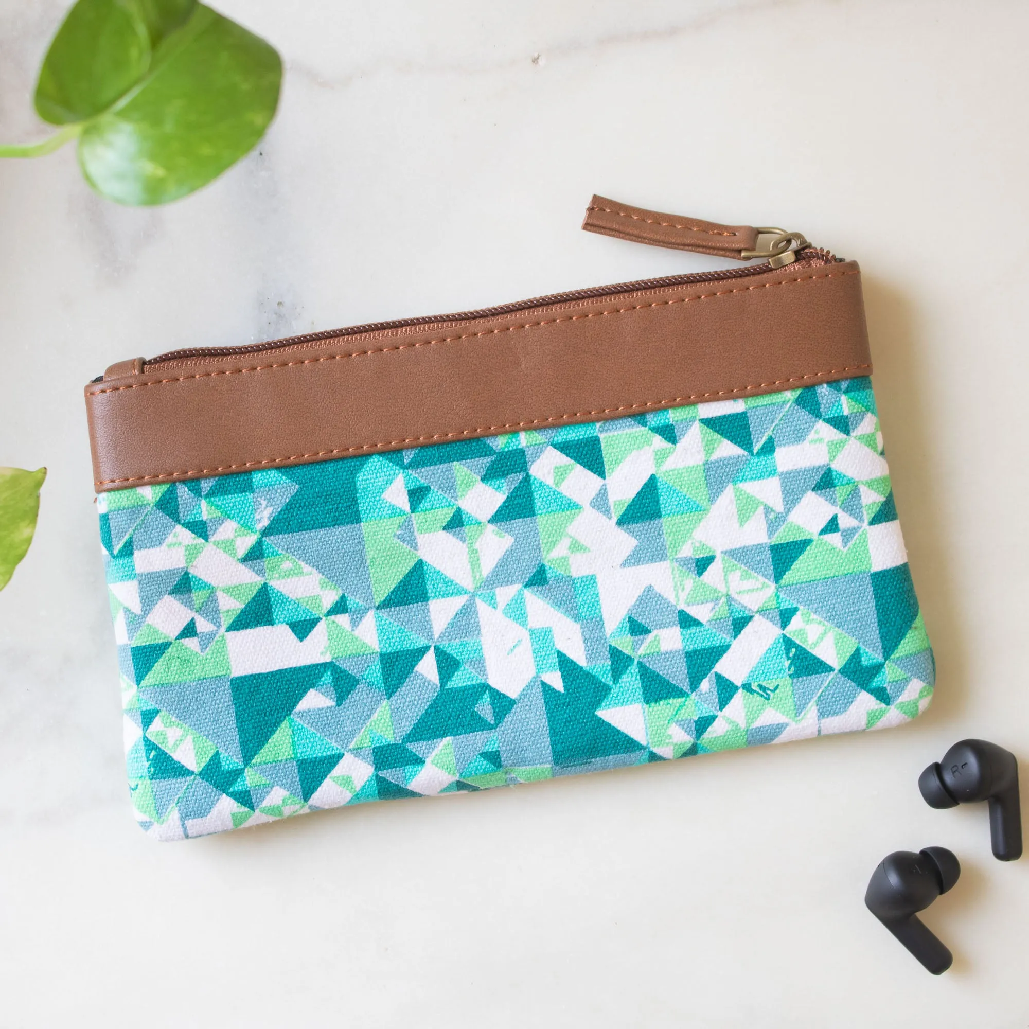 Essentials Pouch (Sea sojourn)