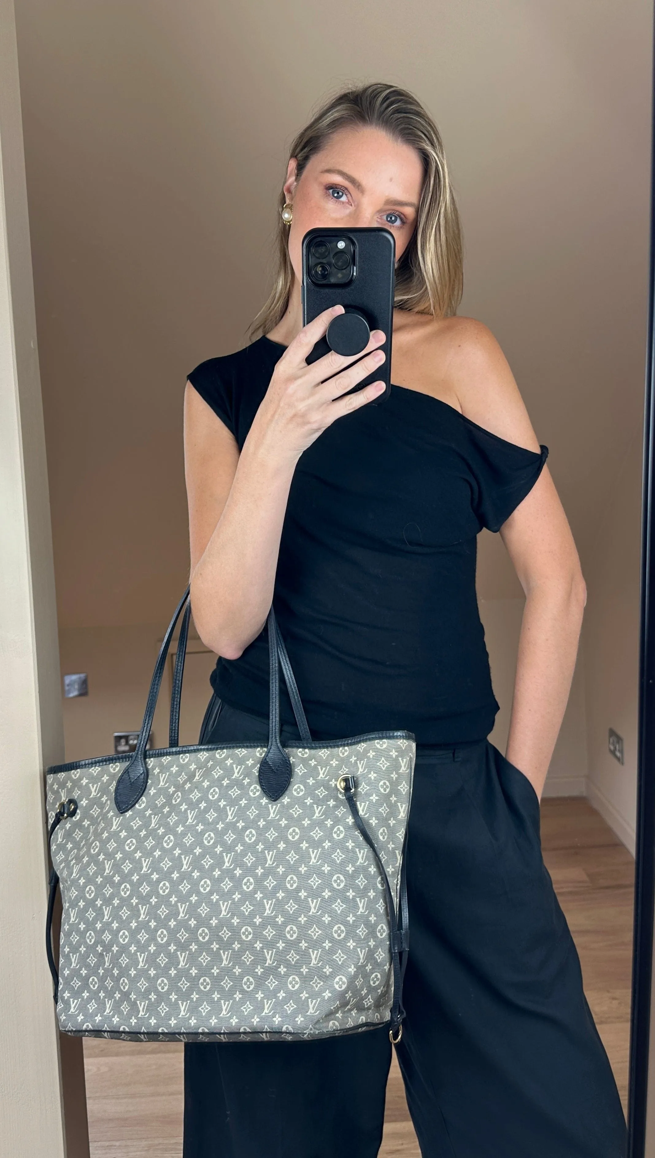 Louis Vuitton Neverfull MM in Navy Blue Monogram Canvas