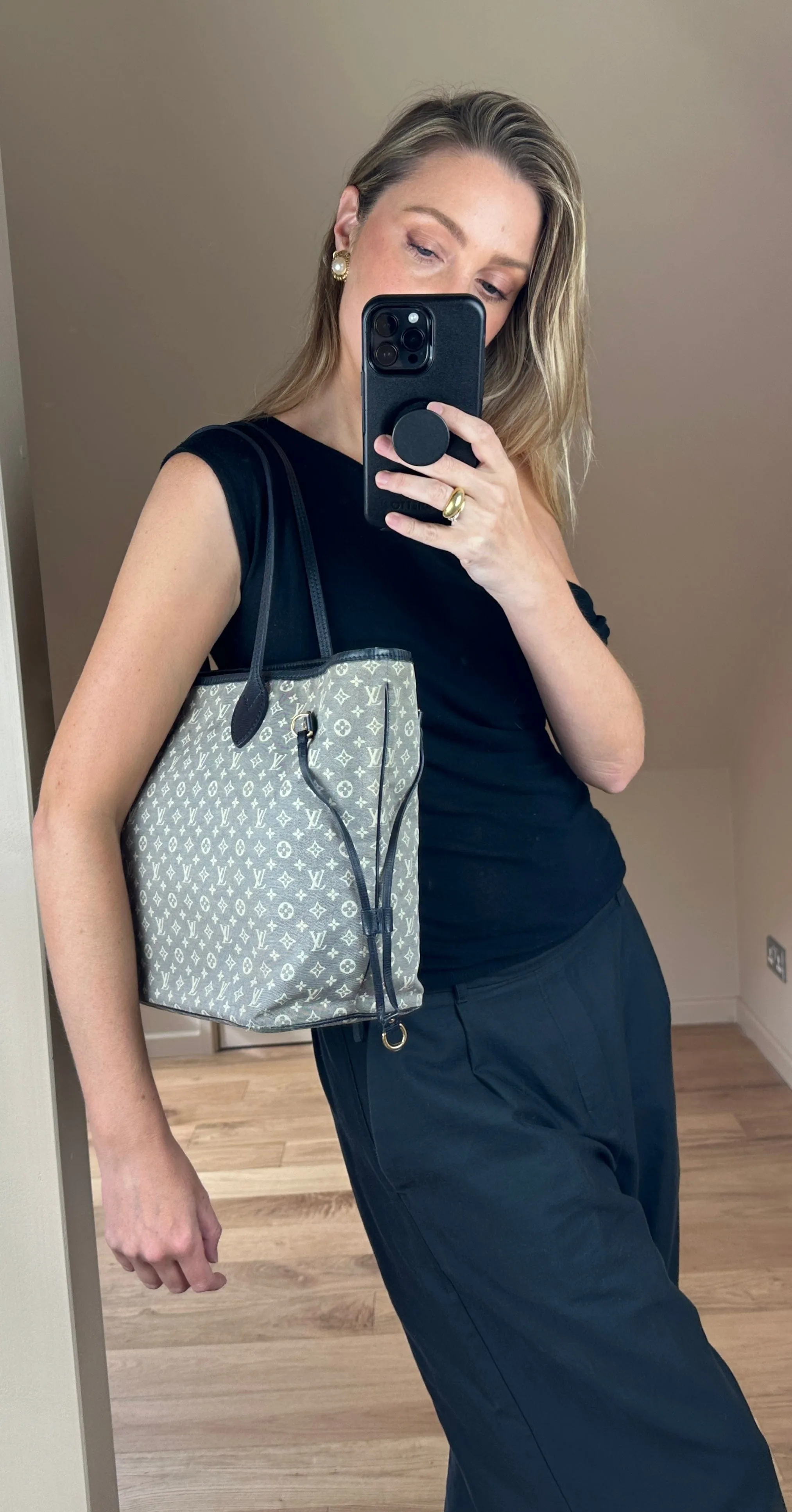 Louis Vuitton Neverfull MM in Navy Blue Monogram Canvas