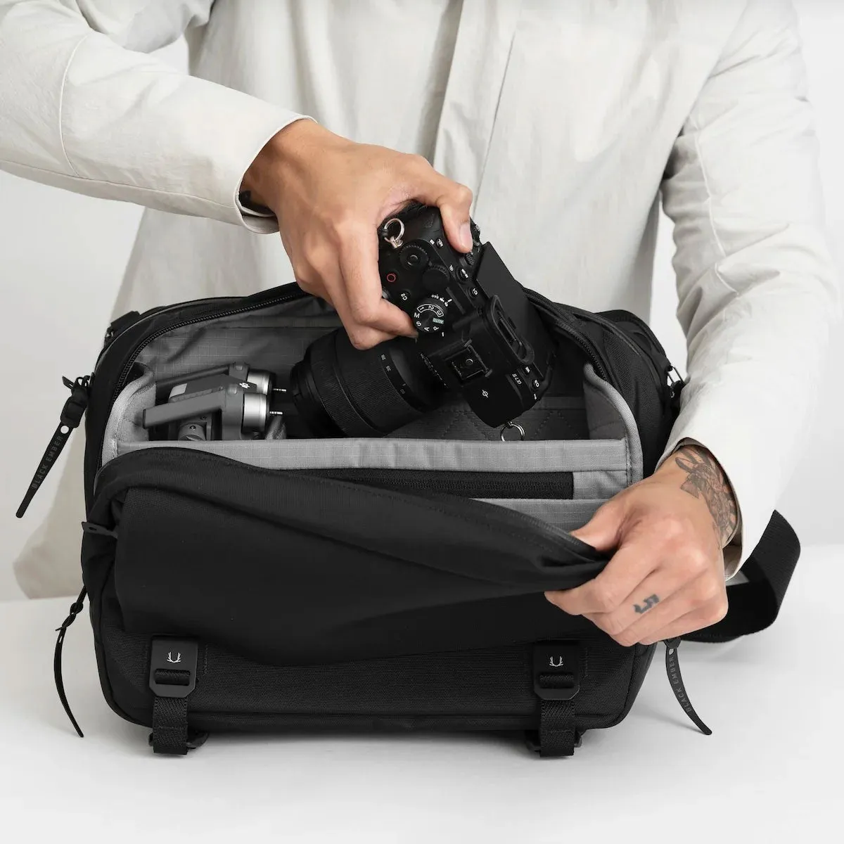 [PO] Black Ember : Grip Sling 12 Camera Insert