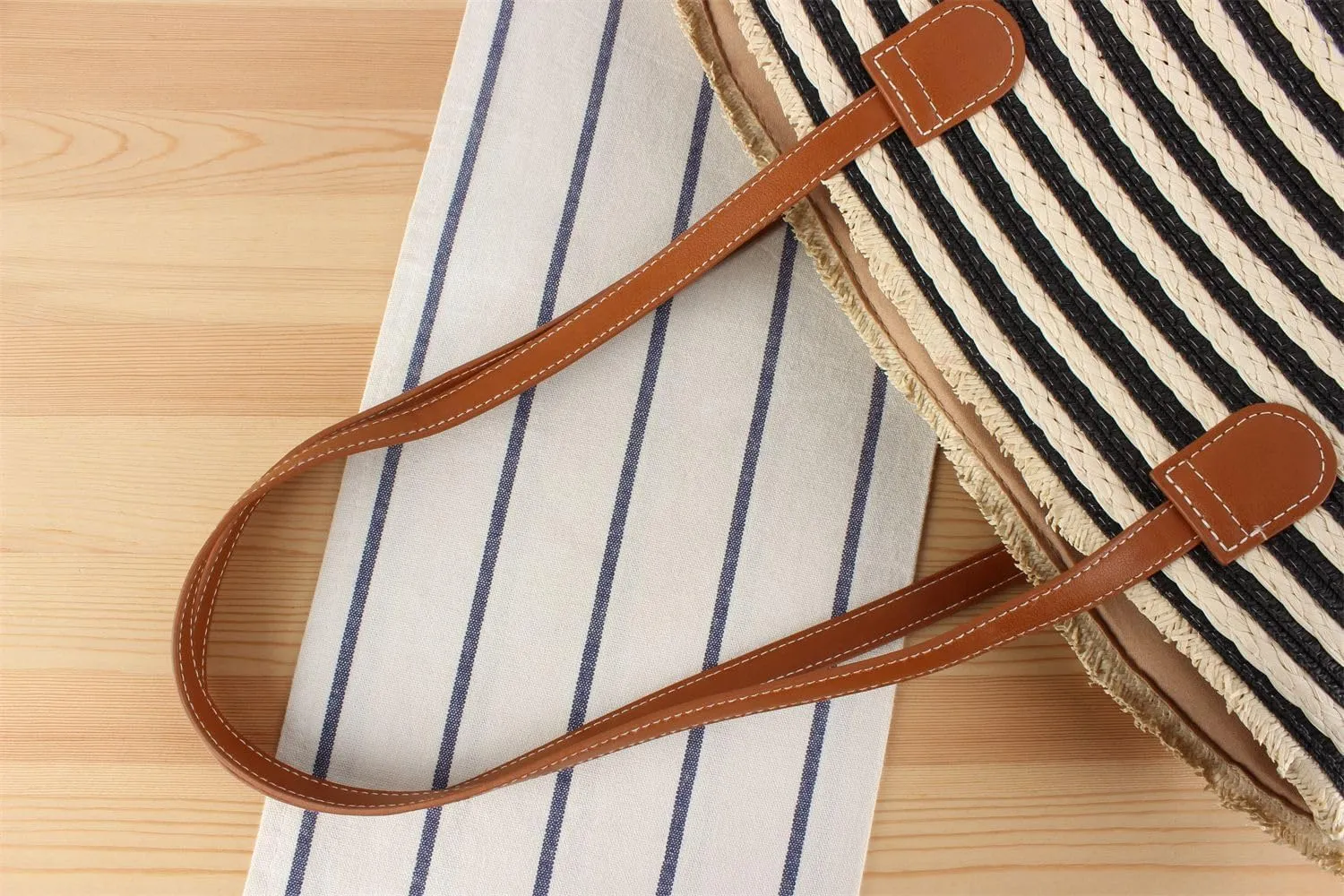 Teeya Straw Crossbody Bag Women Weave Shoulder Bag Round Summer Beach Purse and Handbags